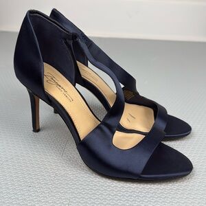 Vince Camuto dressy silky sandals in size 5.5M.